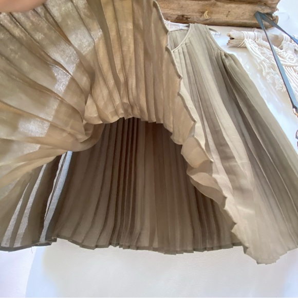 COPY - Michael KORS accordion sleeveless boho blouse in beautiful olive green c… - Picture 6 of 8